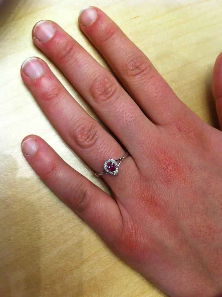 Ma bague de fillancailles - Or blanc Diamants et Rubis