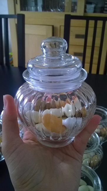 Bonbonnière pour les dragées sur la table