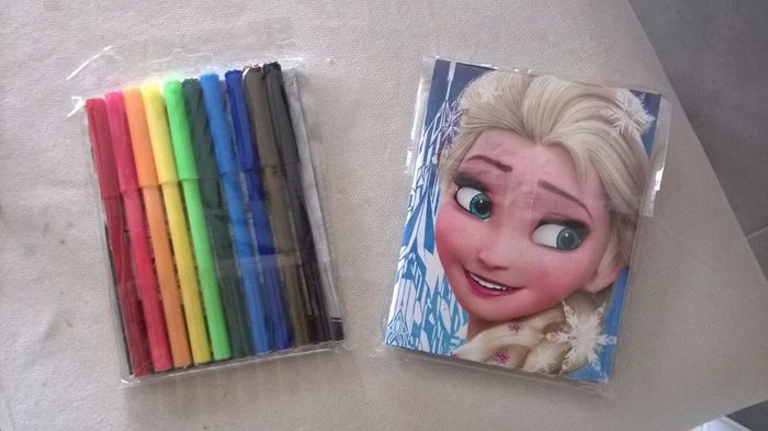 Petit coloriage et feutres pour les enfants
