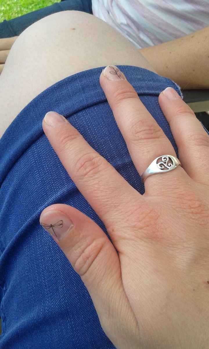 Essai tatouage ongles