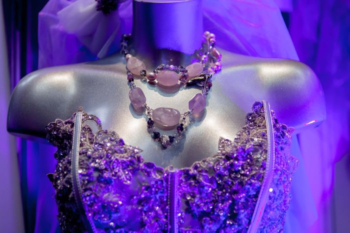 Collier, modèle unique  en pierres fines véritable  et cristal,  crée par ANNYA Creation   assorti à