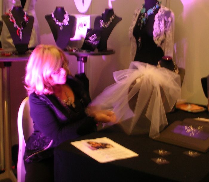 ANNYA  sur son Stand au  SALON du MARIAGE de NICE 
