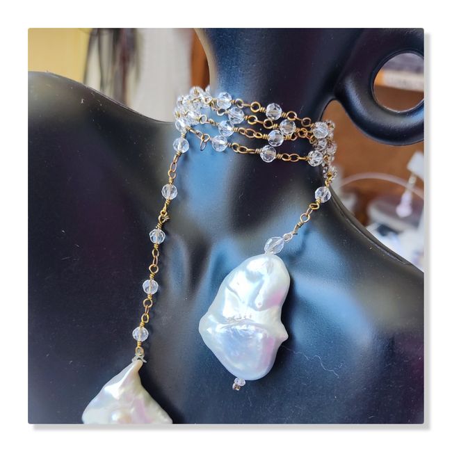 Collier PERLES d'eau douce baroques et chaine en crisal réalisé à la main - Modèle unique ANNYA Crea