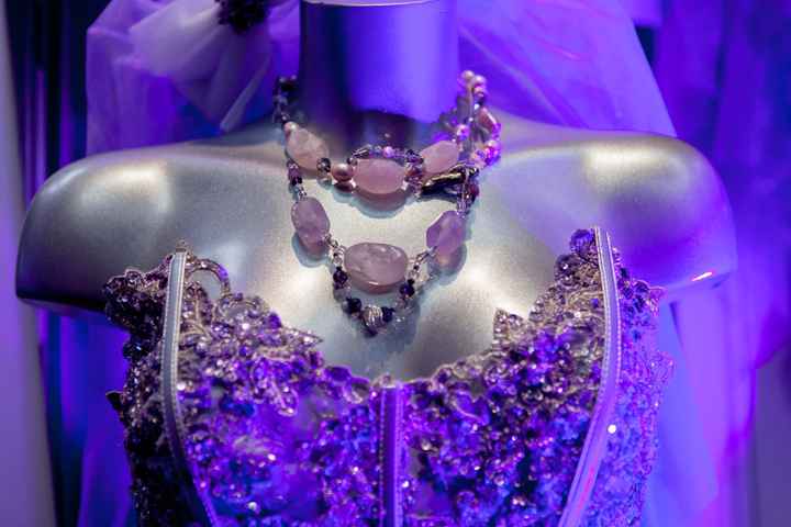 Collier, modèle unique  en pierres fines véritable  et cristal,  crée par ANNYA Creation   assorti à