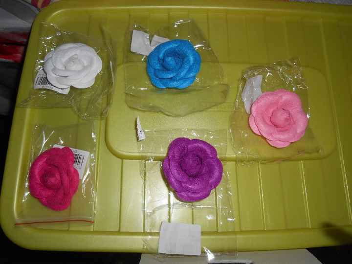 broches fleur pour les invités 