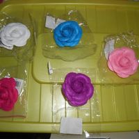 broches fleur pour les invités 