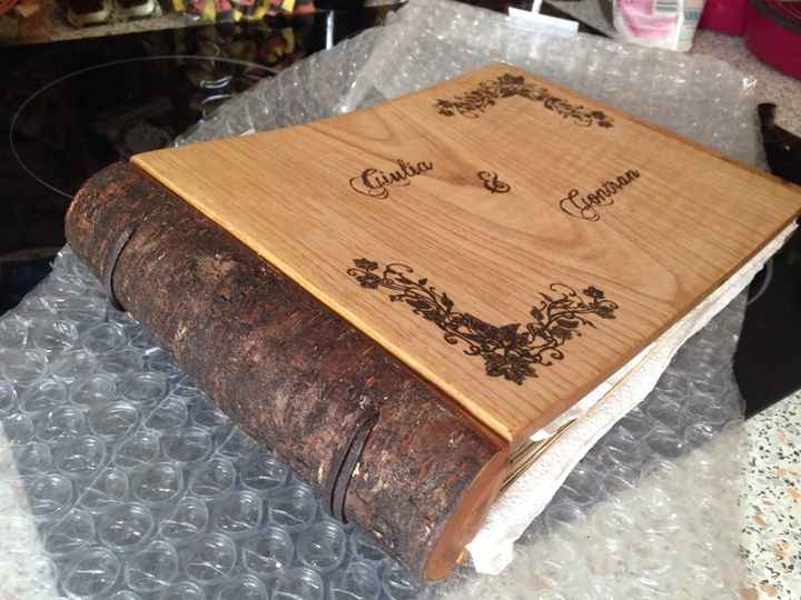 C'était qui qui avais publié des livres d'or en bois ? - 1