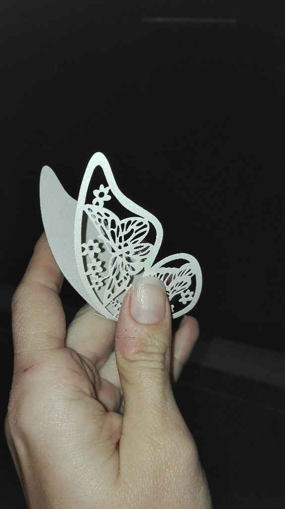 Papillon en plumes maison 😢 - 1