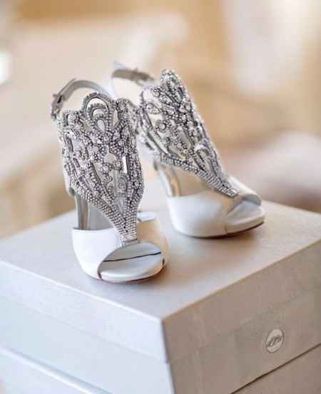 D. Chaussures mariée