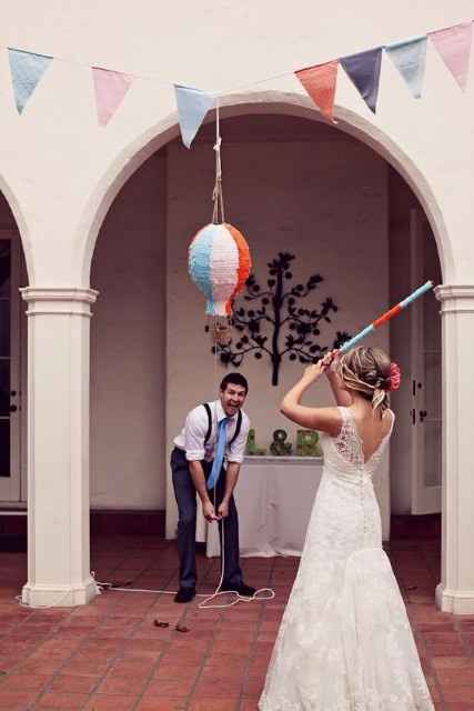 2. Une piñata