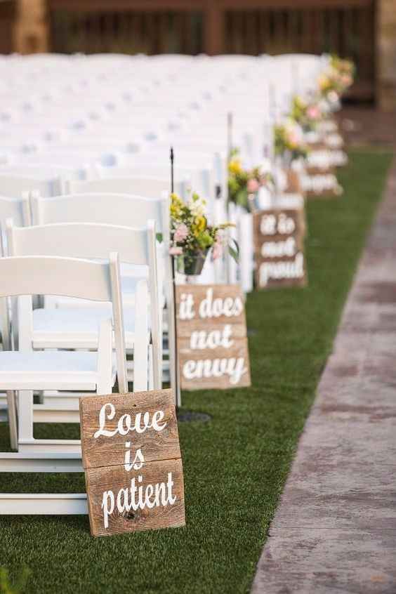 1. Chaises unies
