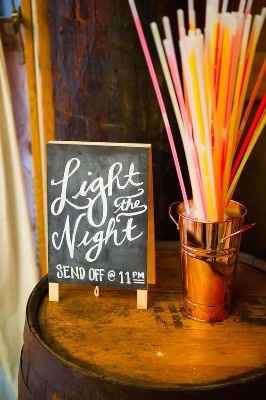 2 Des sticks lumineux pour mettre de l'ambiance