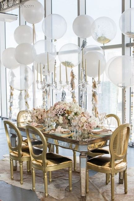 8 Chaises dorées