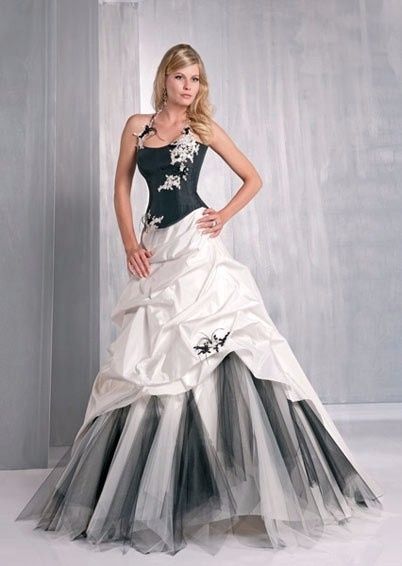7. Robe de mariée 