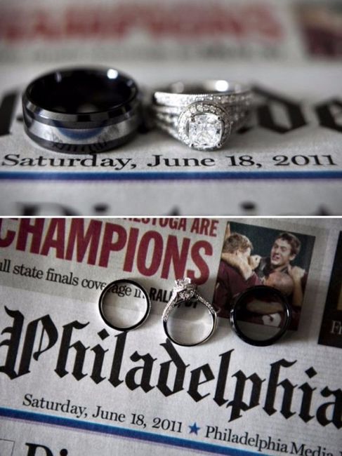 7. Prenez une photo de vos alliances avec un journal du jour de votre mariage