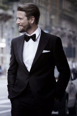 3. Avec sa barbe habituelle / barbe épaisse