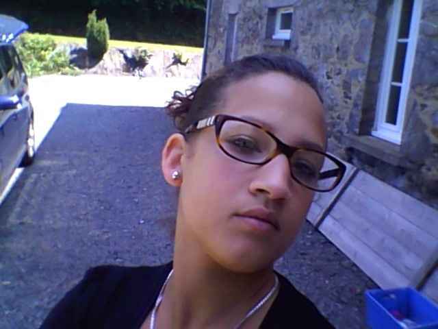 LUNETTES AVEC LA ROBE?