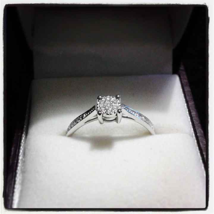 Qui porte une bague de fiançailles ? - 1