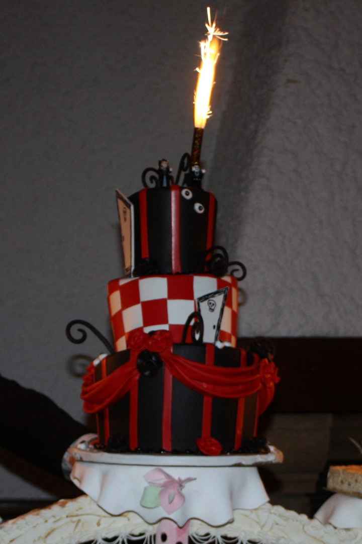 notre wedding cake et sa bougie