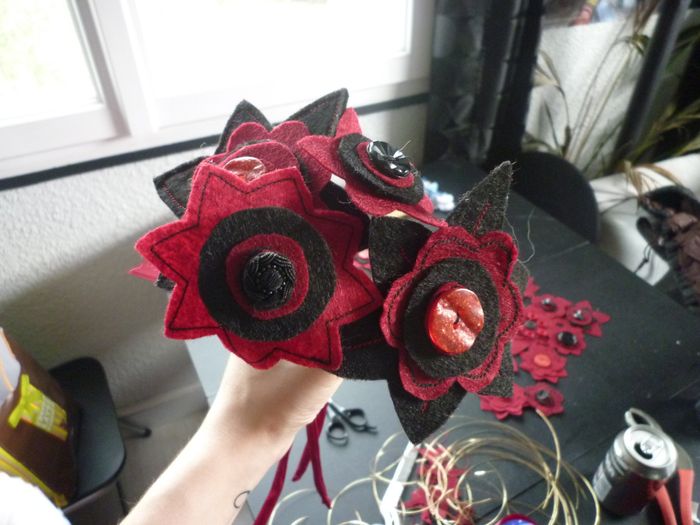 test assemblage des fleurs en feutrine