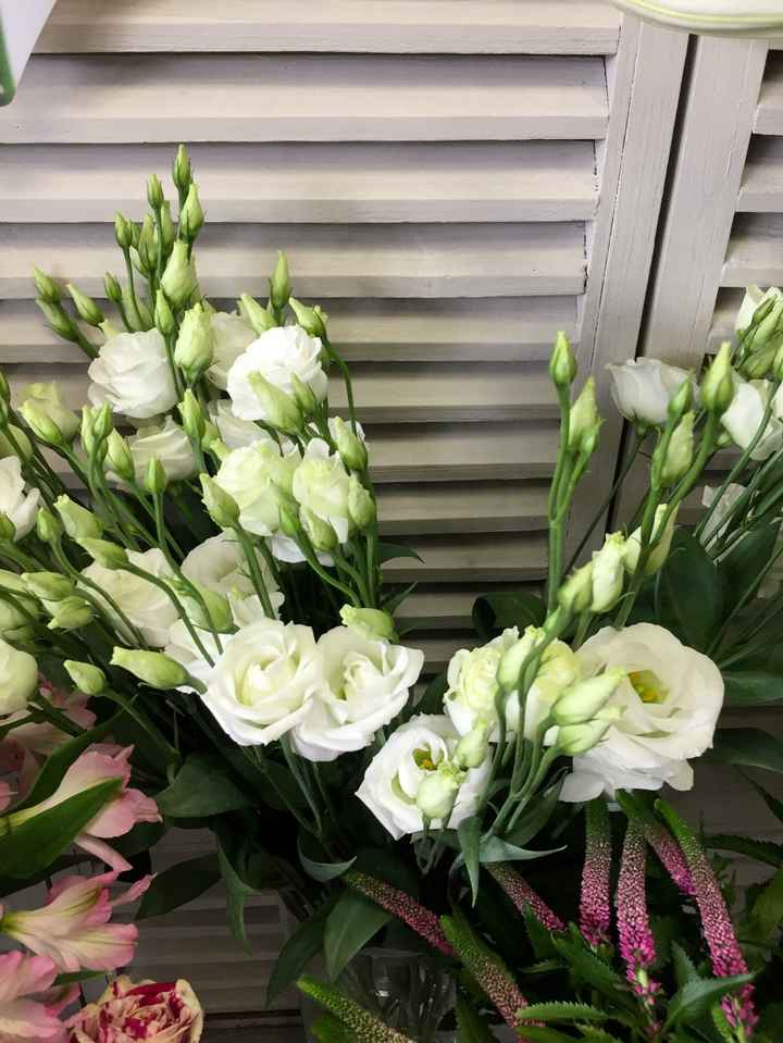 les fleurs que je devrais avoir (deco de table, de la chapelle, mon bouquet...)