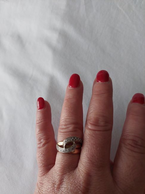 Ta bague de fiançailles sur le Pinterest de Mariages.net ça t'intéresse ? ❤️ 5