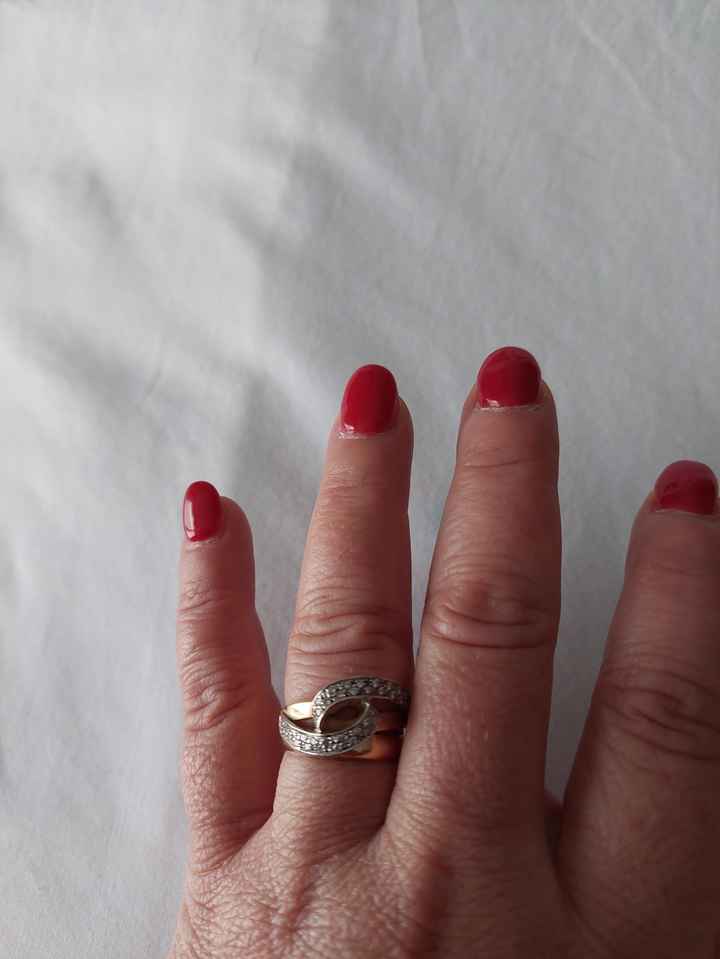 Ta bague de fiançailles sur le Pinterest de Mariages.net ça t'intéresse ? ❤️ - 1