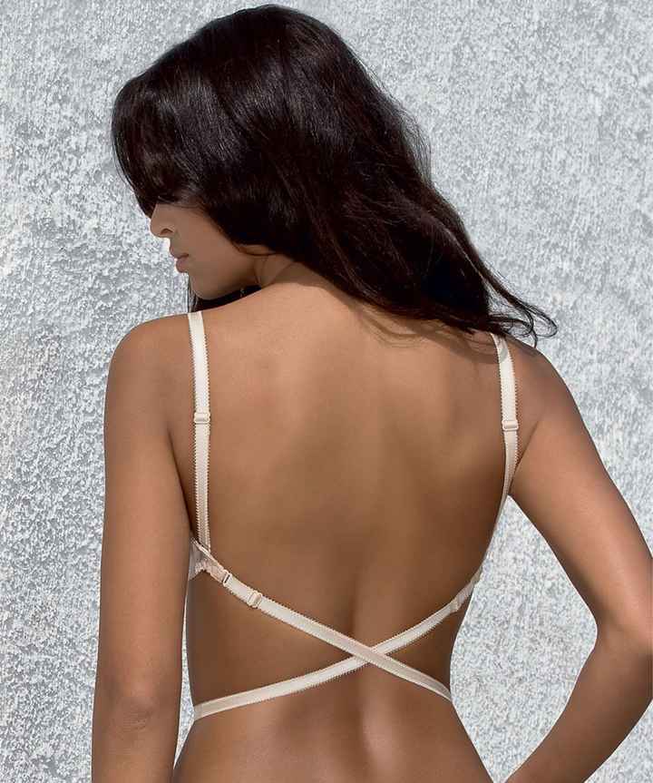 Désespérée car dos nu et forte poitrine - 2