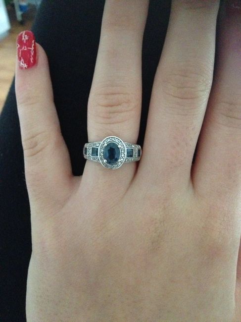 Qui porte une bague de fiançailles ? - 1