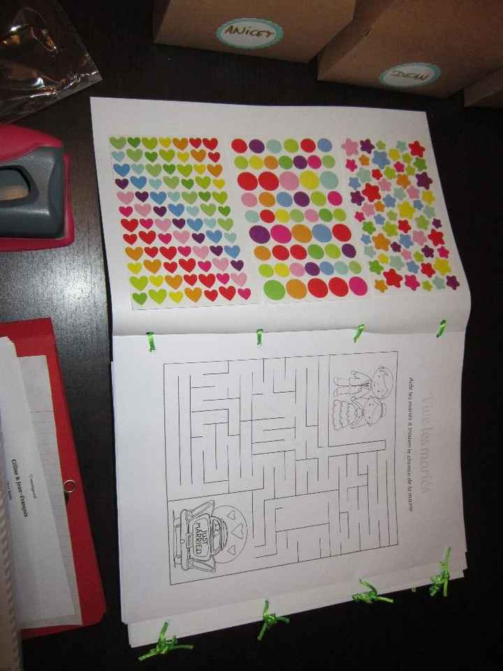 Livret d'activités pour les enfants et ados avec gommettes
