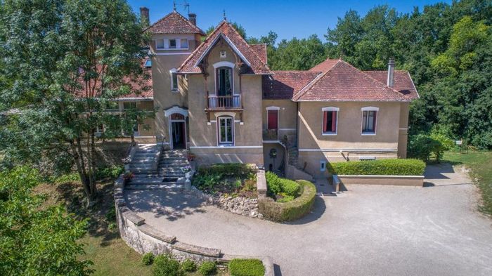 Lieu de mariage à reprendre – 25 octobre 2025 à Morestel (hébergement + traiteur inclus) 1