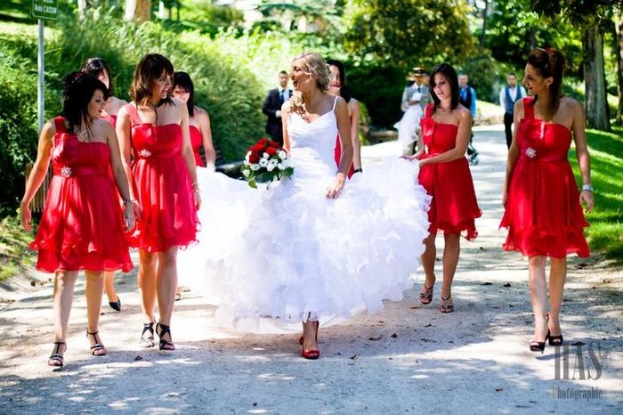 Idée témoins et chaussure couleur mariée