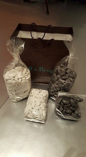 Nos dragées - thème gris et ivoire (blanc) - Amande et Gianduja 