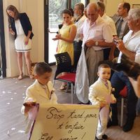 Moment de tendresse et d'humour avec ces petits garçons d'honneur 🧒 - 1