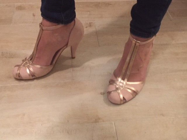 Reçu les chaussures vendredi :) Je les kiff, elles sont trop belles Un peu serrées, faut qu'elles se