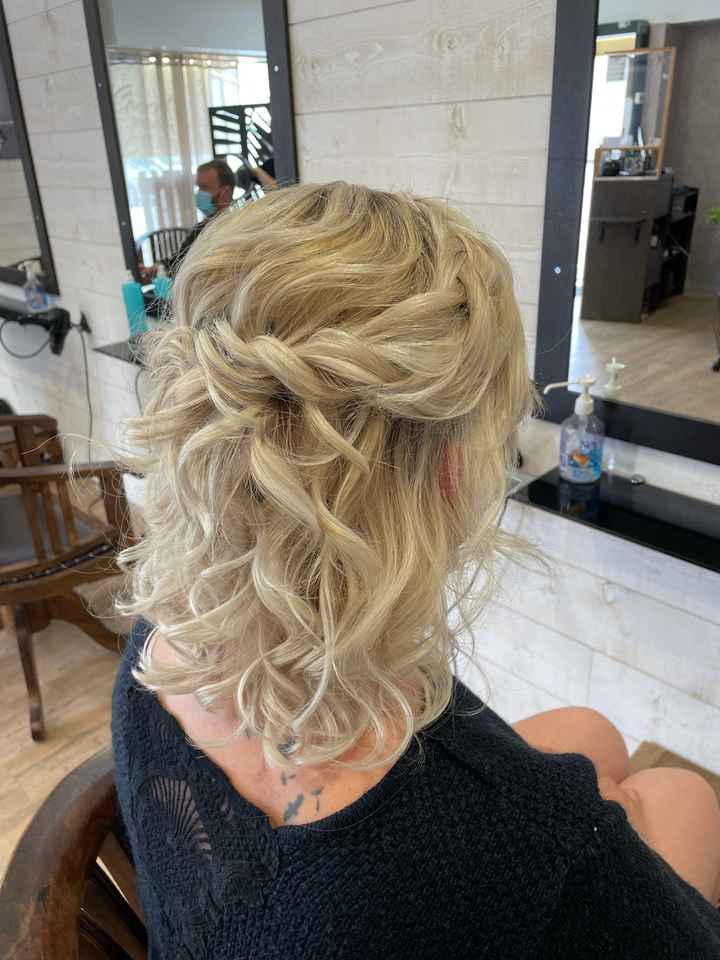 Tu es plutôt... Cheveux lâchés ou attachés ? - 1