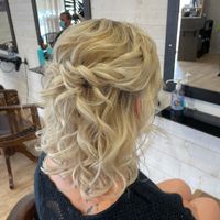 Tu es plutôt... Cheveux lâchés ou attachés ? - 1