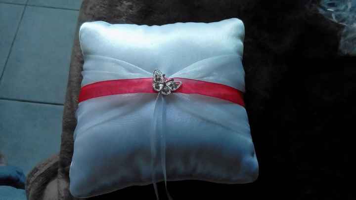 Coussin entièrement fait main