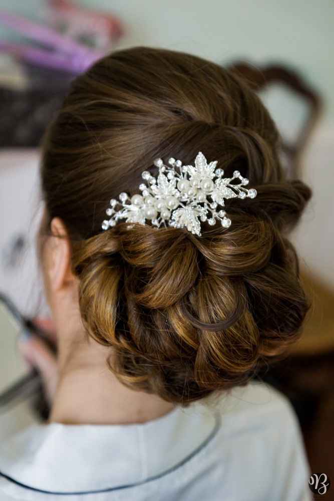 Chignon + Broche