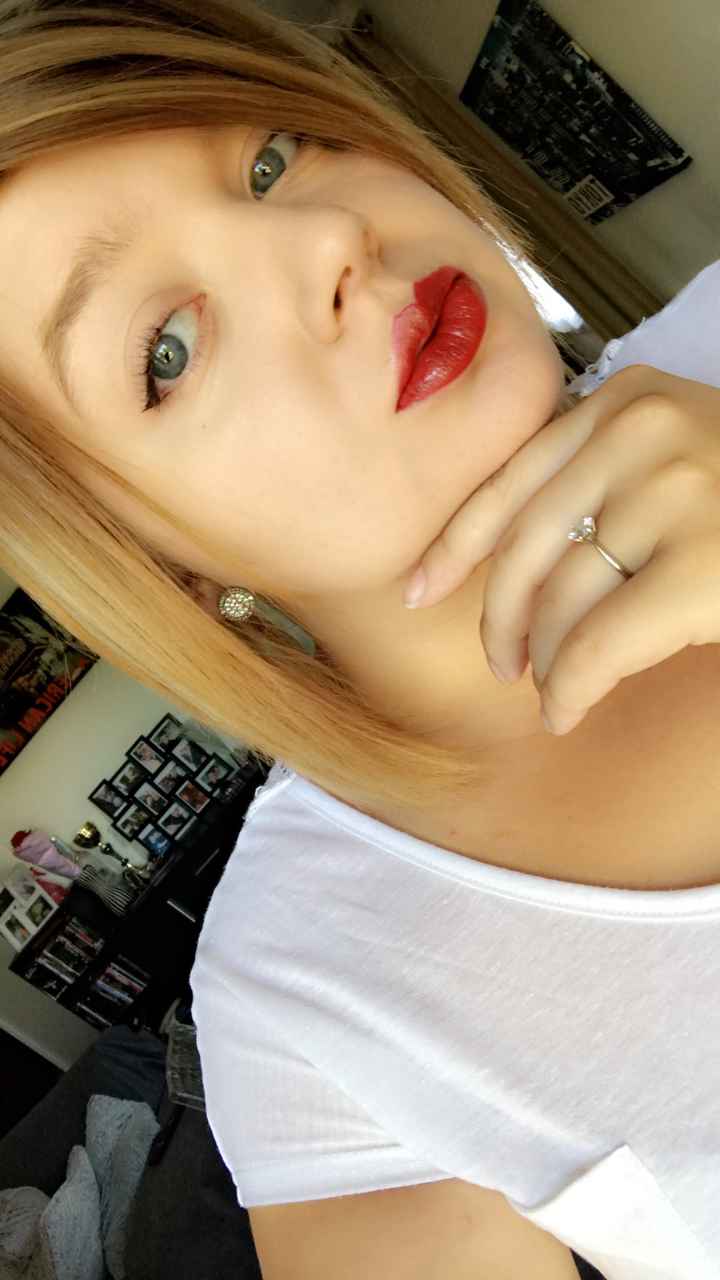 Lèvre rouge pour le mariage - 1