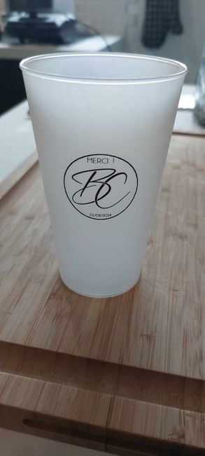 Verres personnalisés qui seront offerts à chaque invités !