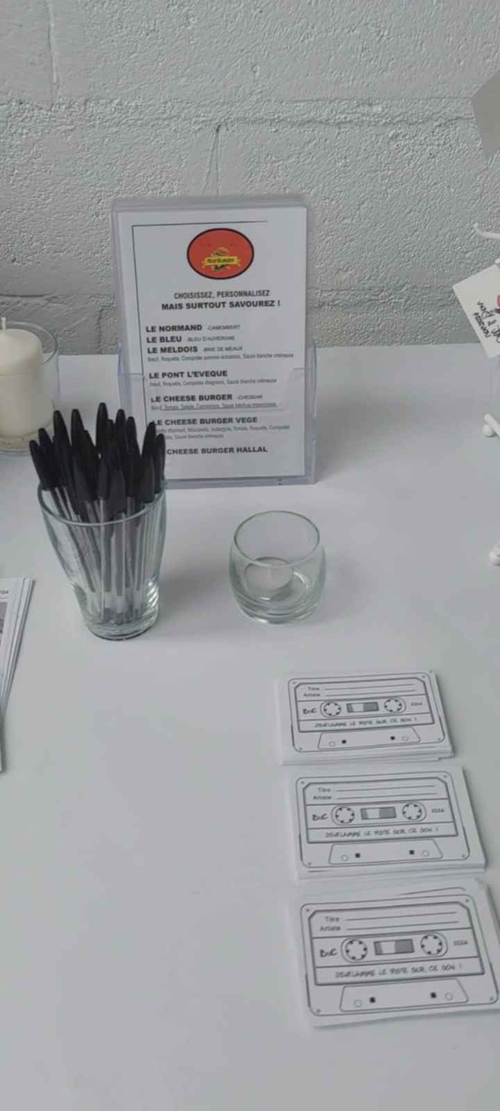 Une table dédiée aux invités - 12