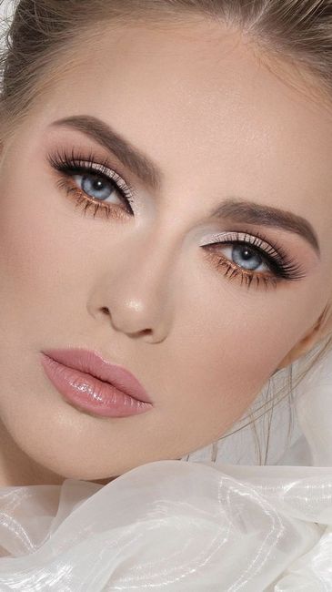 Maquillage pour blonde aux yeux bleus 5