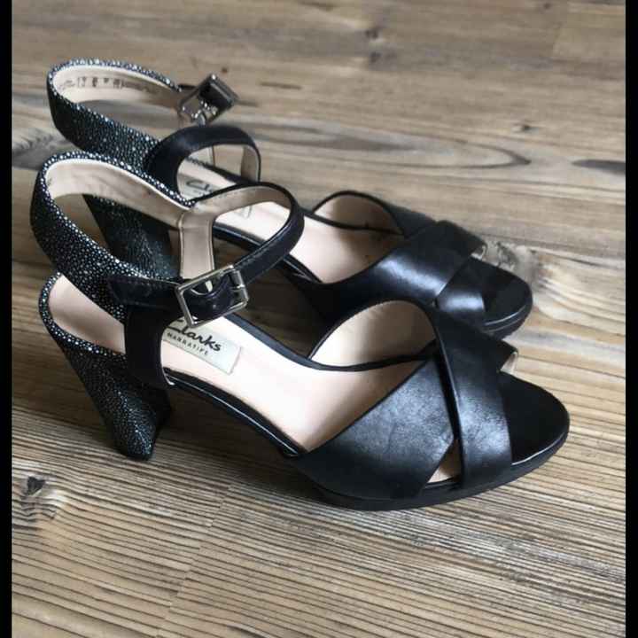 Quelque chose de ... Noir ou très foncé - 1