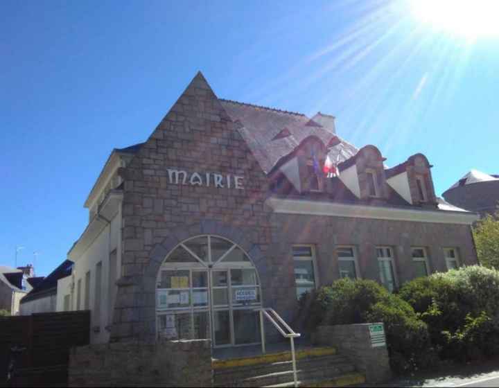 Sortie de mairie moche... - 1