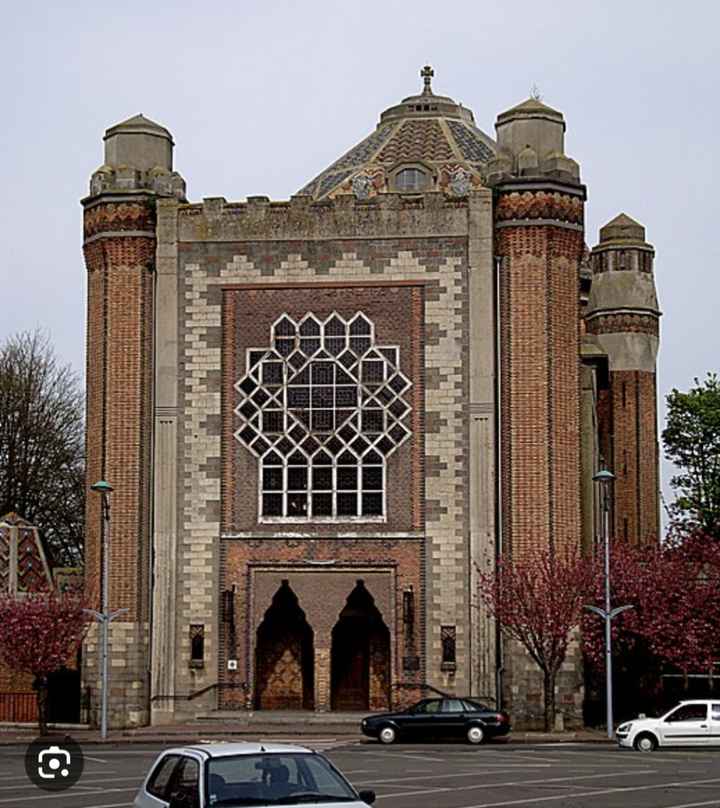 Sortie de l'église - 1