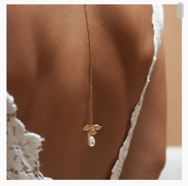 Quel collier conviendrait le mieux avec ma robe?? 10