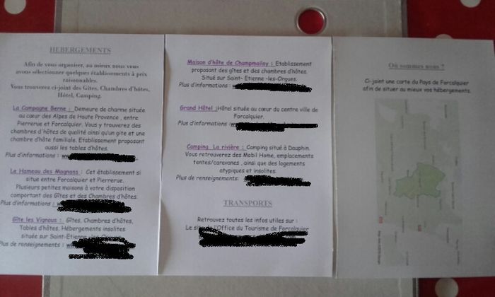 2 plaquettes hébergements/transports + carte 