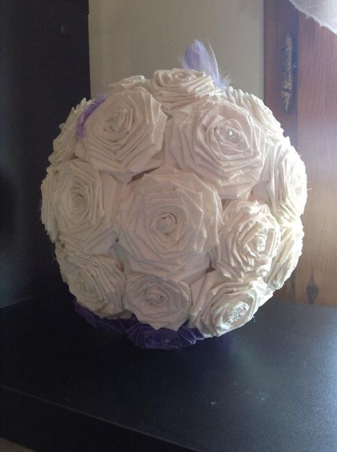 boules de roses en papier crépon