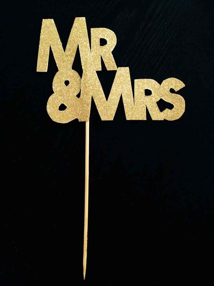 Cake topper